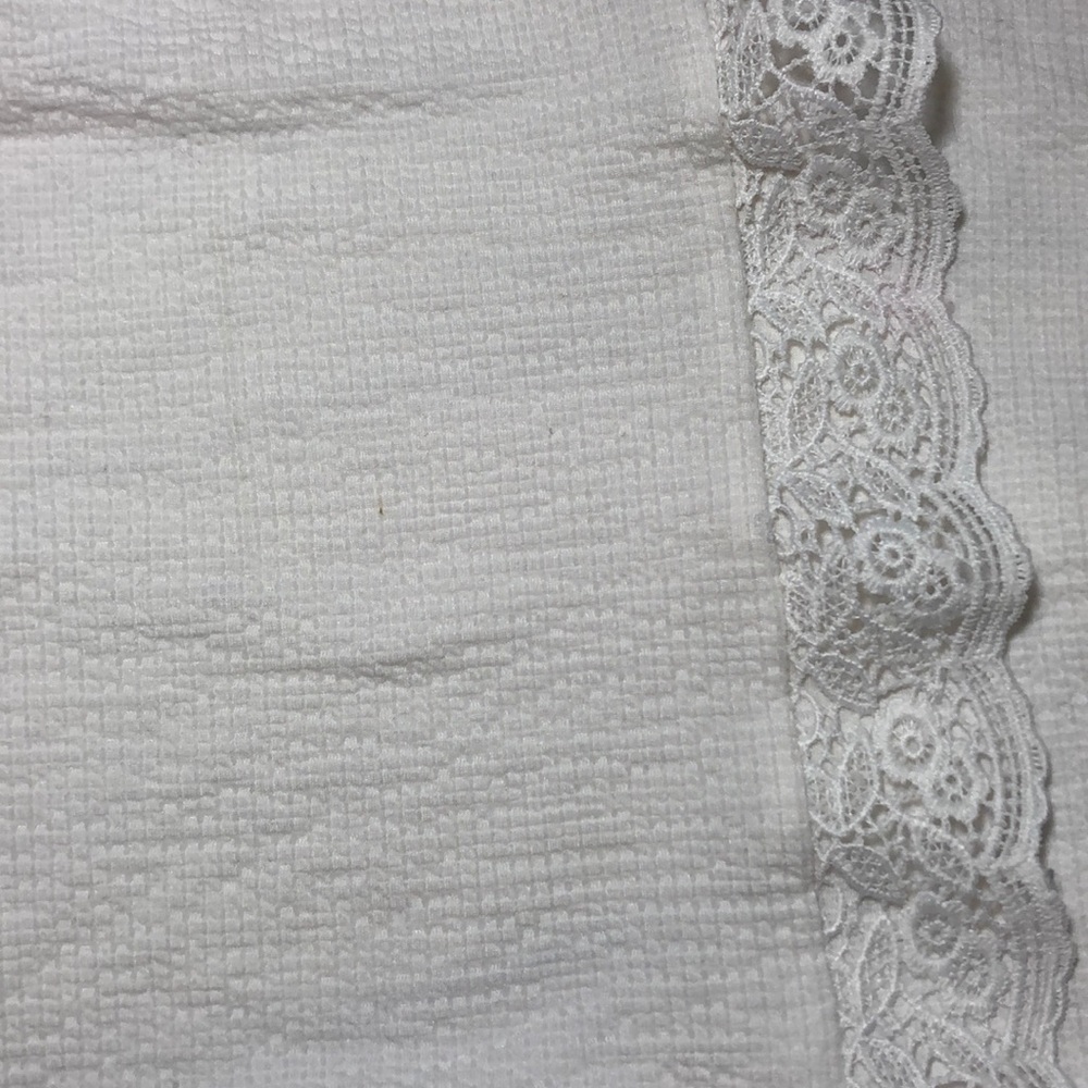 E&M lace puff sleeve top - Picture 4 of 7